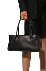 Женская сумка east west THE ROW черного цвета, арт. W1285L72 | Фото 2 (Сумки-технические: Сумки top-handle; Размер: medium; Материал: Натуральная кожа)