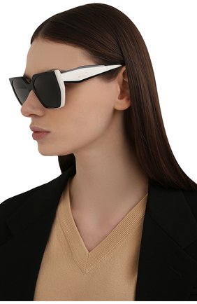 Женские солнцезащитные очки PRADA черно-белого цвета, арт. 15WS-09Q5S0 | Фото 2 (Тип очков: С/з; Оптика Гендер: оптика-женское; Очки форма: Квадратные)