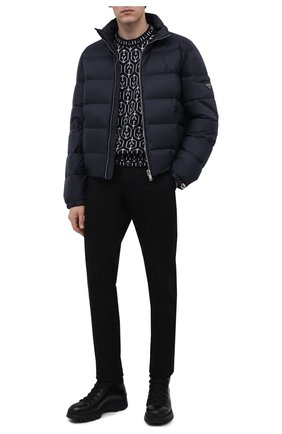 Мужская пуховая куртка PRADA синего цвета, арт. SGB112-1WQ9-F0124-192 | Фото 2 (Кросс-КТ: Куртка; Мужское Кросс-КТ: пуховик-короткий; Рукава: Длинные; Материал внешний: Синтетический материал; Длина (верхняя одежда): Короткие; Стили: Кэжуэл)