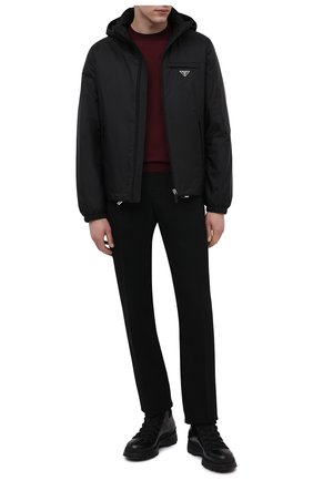 Мужская пуховая куртка PRADA черного цвета по цене 145000 руб., арт. SGN955-1WQ9-F0002-191 | Фото 2 Мужская пуховая куртка PRADA черного цвета, арт. SGN955-1WQ9-F0002-191 | Фото 2 (Длина (верхняя одежда): Короткие; Материал внешний: Синтетический материал; Рукава: Длинные; Кросс-КТ: Куртка; Стили: Кэжуэл; Мужское Кросс-КТ: пуховик-короткий)