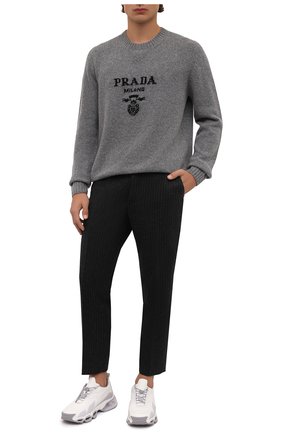Мужские шерстяные брюки PRADA темно-серого цвета, арт. UP0147-1ZCY-F0480-212 | Фото 2 (Длина (брюки, джинсы): Стандартные; Материал внешний: Шерсть; Случай: Повседневный; Стили: Кэжуэл)