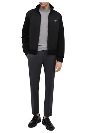 Мужские шерстяные брюки PRADA серого цвета, арт. UP0164-1W1T-F0480-212 | Фото 2 (Длина (брюки, джинсы): Стандартные; Материал внешний: Шерсть; Случай: Повседневный; Стили: Кэжуэл)