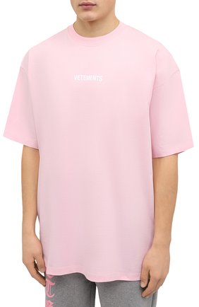 Мужская хлопковая футболка VETEMENTS розового цвета, арт. UE52TR120P 1602/M | Фото 3 (Рукава: Короткие; Стили: Гранж, Спорт-шик; Принт: С принтом; Длина (для топов): Удлиненные; Материал внешний: Хлопок)