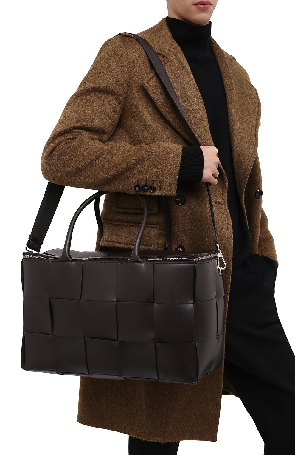 Мужская кожаная дорожная сумка arco BOTTEGA VENETA темно-коричневого цвета по цене 282000 руб., арт. 680135/VB1K1 | Фото 2 Мужская кожаная дорожная сумка arco BOTTEGA VENETA темно-коричневого цвета, арт. 680135/VB1K1 | Фото 2 (Материал: Натуральная кожа; Ремень/цепочка: На ремешке; Размер: large)