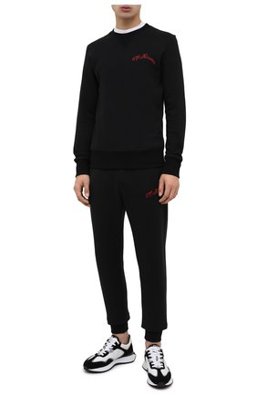 Мужской хлопковый свитшот ALEXANDER MCQUEEN черного цвета по цене 56450 руб., арт. 599616/QRX82 | Фото 2 Мужской хлопковый свитшот ALEXANDER MCQUEEN черного цвета, арт. 599616/QRX82 | Фото 2 (Материал внешний: Хлопок; Рукава: Длинные; Длина (для топов): Стандартные; Мужское Кросс-КТ: свитшот-одежда; Принт: Без принта; Стили: Спорт-шик)