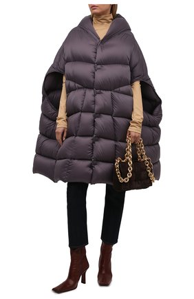 Женский пуховик без рукавов RICK OWENS фиолетового цвета по цене 175000 руб., арт. R002A7790/NZD4 | Фото 2 Женский пуховик без рукавов RICK OWENS фиолетового цвета, арт. R002A7790/NZD4 | Фото 2 (Рукава: Короткие; Материал внешний: Синтетический материал; Длина (верхняя одежда): До колена; Материал подклада: Синтетический материал; Материал утеплителя: Пух и перо; Стили: Минимализм; Кросс-КТ: Куртка, Пуховик)