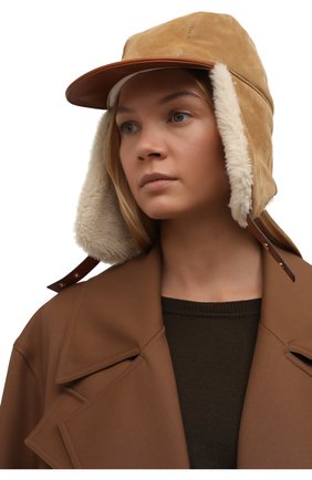 Женская шапка-ушанка с отделкой из овчины CHLOÉ бежевого цвета по цене 59950 руб., арт. CHC21WD016SSS | Фото 2 Женская шапка-ушанка с отделкой из овчины CHLOÉ бежевого цвета, арт. CHC21WD016SSS | Фото 2