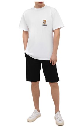 Мужская хлопковая футболка MOSCHINO белого цвета, арт. A1923/8125 | Фото 2 (Длина (для топов): Стандартные; Рукава: Короткие; Материал внешний: Хлопок; Кросс-КТ: домашняя одежда)