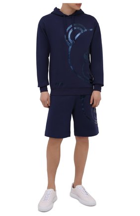 Мужской хлопковое худи MOSCHINO темно-синего цвета по цене 26850 руб., арт. A1710/8113 | Фото 2 Мужской хлопковое худи MOSCHINO темно-синего цвета, арт. A1710/8113 | Фото 2 (Длина (для топов): Стандартные; Материал внешний: Хлопок; Рукава: Длинные; Кросс-КТ: домашняя одежда)