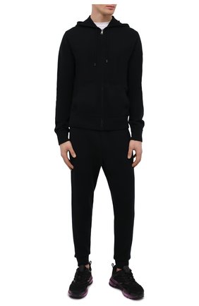 Мужские джоггеры из шерсти и кашемира RALPH LAUREN черного цвета по цене 89300 руб., арт. 790812536 | Фото 2 Мужские джоггеры из шерсти и кашемира RALPH LAUREN черного цвета, арт. 790812536 | Фото 2 (Материал внешний: Шерсть; Длина (брюки, джинсы): Стандартные; Силуэт М (брюки): Джоггеры; Мужское Кросс-КТ: Брюки-трикотаж; Кросс-КТ: Спорт; Стили: Спорт-шик)