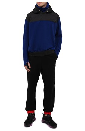 Мужские утепленные джоггеры MONCLER GRENOBLE черного цвета по цене 51450 руб., арт. G2-097-8H000-02-899IH | Фото 2 Мужские утепленные джоггеры MONCLER GRENOBLE черного цвета, арт. G2-097-8H000-02-899IH | Фото 2 (Материал внешний: Шерсть; Длина (брюки, джинсы): Стандартные; Материал утеплителя: Шерсть; Силуэт М (брюки): Джоггеры; Кросс-КТ: другое; Стили: Спорт-шик)