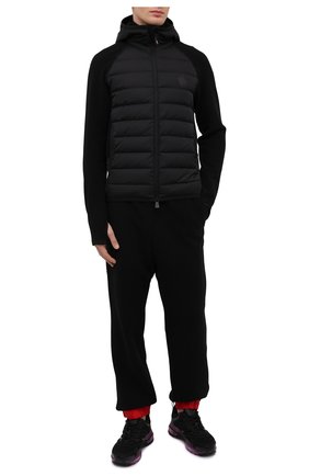 Мужской комбинированная толстовка MONCLER GRENOBLE черного цвета по цене 57700 руб., арт. G2-097-8G000-19-80093 | Фото 2 Мужской комбинированная толстовка MONCLER GRENOBLE черного цвета, арт. G2-097-8G000-19-80093 | Фото 2 (Материал внешний: Синтетический материал; Материал подклада: Синтетический материал; Материал утеплителя: Пух и перо; Длина (для топов): Стандартные; Рукава: Длинные; Мужское Кросс-КТ: Толстовка-одежда; Стили: Спорт-шик)