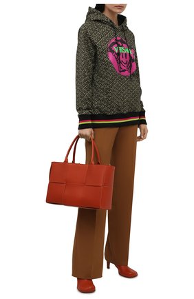 Женский хлопковое худи VERSACE хаки цвета по цене 99500 руб., арт. 1002412/1A01805 | Фото 2 Женский хлопковое худи VERSACE хаки цвета, арт. 1002412/1A01805 | Фото 2 (Материал внешний: Хлопок; Рукава: Длинные; Длина (для топов): Стандартные; Стили: Спорт-шик; Женское Кросс-КТ: Худи-одежда)