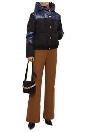 Женская пуховая куртка VERSACE синего цвета по цене 171500 руб., арт. 1001397/1A01822 | Фото 2 Женская пуховая куртка VERSACE синего цвета, арт. 1001397/1A01822 | Фото 2 (Рукава: Длинные; Длина (верхняя одежда): Короткие; Материал внешний: Синтетический материал; Материал подклада: Синтетический материал; Материал утеплителя: Пух и перо; Стили: Спорт-шик; Кросс-КТ: Куртка; Женское Кросс-КТ: Пуховик-куртка)