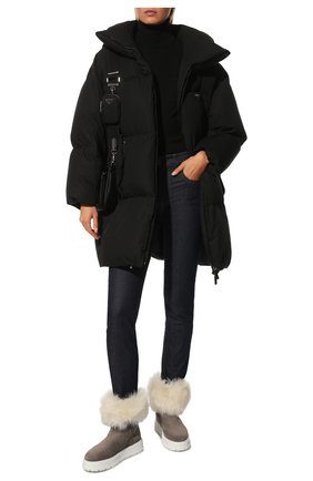 Женские замшевые сапоги PRADA серого цвета по цене 95000 руб., арт. 1T487M-JFT-F00M4-ZF45 | Фото 2 Женские замшевые сапоги PRADA серого цвета, арт. 1T487M-JFT-F00M4-ZF45 | Фото 2 (Каблук тип: Устойчивый; Материал утеплителя: Шерсть, Натуральный мех; Материал внешний: Кожа, Замша; Подошва: Платформа; Каблук высота: Без каблука; Высота голенища: Низкие)