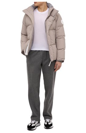 Мужская пуховая куртка everett puffer pastels CANADA GOOSE бежевого цвета по цене 104000 руб., арт. 2613MB1 | Фото 2 Мужская пуховая куртка everett puffer pastels CANADA GOOSE бежевого цвета, арт. 2613MB1 | Фото 2 (Материал утеплителя: Пух и перо; Рукава: Длинные; Длина (верхняя одежда): Короткие; Материал подклада: Синтетический материал; Материал внешний: Синтетический материал; Кросс-КТ: Куртка; Мужское Кросс-КТ: пуховик-короткий; Стили: Кэжуэл; Региональные ограничения белый список (Axapta Mercury): RU)