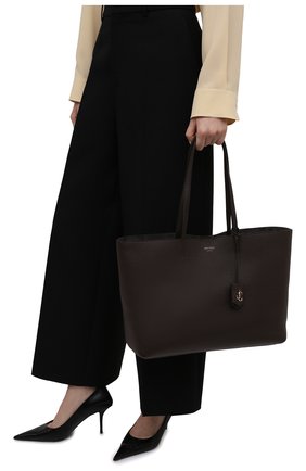 Женский сумка-тоут nine2five JIMMY CHOO темно-коричневого цвета по цене 73100 руб., арт. NINE2FIVE E/W/GRC | Фото 2 Женский сумка-тоут nine2five JIMMY CHOO темно-коричневого цвета, арт. NINE2FIVE E/W/GRC | Фото 2 (Материал: Натуральная кожа; Размер: large; Сумки-технические: Сумки-шопперы)