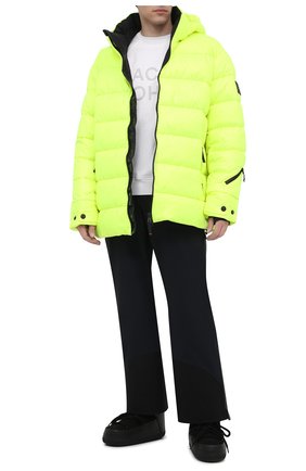 Мужской утепленный комбинезон MONCLER GRENOBLE черного цвета по цене 82150 руб., арт. G2-097-2A000-18-539WW | Фото 2 Мужской утепленный комбинезон MONCLER GRENOBLE черного цвета, арт. G2-097-2A000-18-539WW | Фото 2 (Материал внешний: Синтетический материал; Материал подклада: Синтетический материал; Длина (брюки, джинсы): Стандартные; Рукава: Короткие; Кросс-КТ: другое; Стили: Спорт-шик)
