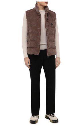 Мужской пуховый жилет tibb MONCLER коричневого цвета по цене 88650 руб., арт. G2-091-1A000-96-595HA | Фото 2 Мужской пуховый жилет tibb MONCLER коричневого цвета, арт. G2-091-1A000-96-595HA | Фото 2 (Материал подклада: Синтетический материал; Материал утеплителя: Пух и перо; Материал внешний: Хлопок; Длина (верхняя одежда): Короткие; Кросс-КТ: Пуховик, Куртка; Стили: Кэжуэл)