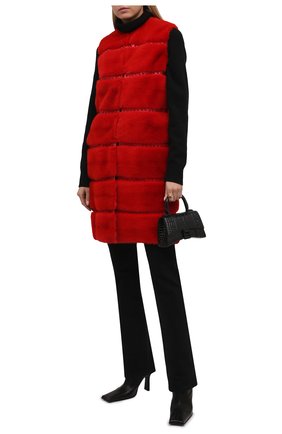 Женский жилет из меха норки VALENTINO красного цвета по цене 1325000 руб., арт. SF3FC2551DF | Фото 2 Женский жилет из меха норки VALENTINO красного цвета, арт. SF3FC2551DF | Фото 2 (Материал внешний: Натуральный мех; Материал подклада: Шелк; Длина (верхняя одежда): До середины бедра; Женское Кросс-КТ: Мех; Стили: Романтичный)