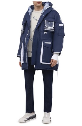 Мужская пуховая парка snow mantra glacial haze CANADA GOOSE темно-синего цвета по цене 149500 руб., арт. 9501U1 | Фото 2 Мужская пуховая парка snow mantra glacial haze CANADA GOOSE темно-синего цвета, арт. 9501U1 | Фото 2 (Материал подклада: Синтетический материал; Материал внешний: Синтетический материал; Рукава: Длинные; Материал утеплителя: Пух и перо; Длина (верхняя одежда): До середины бедра; Мужское Кросс-КТ: пуховик-короткий; Кросс-КТ: Куртка; Стили: Спорт-шик)