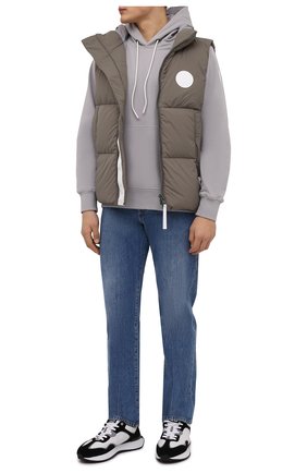 Мужской пуховый жилет everett vest pastels CANADA GOOSE хаки цвета по цене 55150 руб., арт. 2614MB1 | Фото 2 Мужской пуховый жилет everett vest pastels CANADA GOOSE хаки цвета, арт. 2614MB1 | Фото 2 (Материал подклада: Синтетический материал; Длина (верхняя одежда): Короткие; Материал утеплителя: Пух и перо; Материал внешний: Синтетический материал; Кросс-КТ: Куртка, Пуховик; Стили: Спорт-шик)