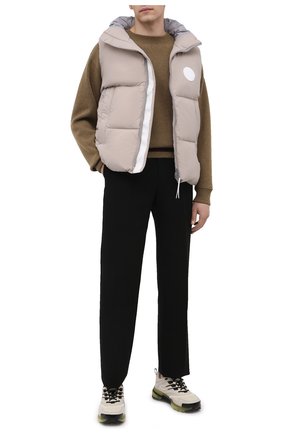 Мужской пуховый жилет everett vest pastels CANADA GOOSE бежевого цвета по цене 64000 руб., арт. 2614MB1 | Фото 2 Мужской пуховый жилет everett vest pastels CANADA GOOSE бежевого цвета, арт. 2614MB1 | Фото 2 (Материал внешний: Синтетический материал; Длина (верхняя одежда): Короткие; Материал утеплителя: Пух и перо; Материал подклада: Синтетический материал; Кросс-КТ: Куртка, Пуховик; Стили: Спорт-шик)
