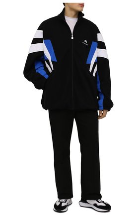 Мужская куртка BALENCIAGA черного цвета по цене 123500 руб., арт. 675272/TJQ32 | Фото 2 Мужская куртка BALENCIAGA черного цвета, арт. 675272/TJQ32 | Фото 2 (Материал внешний: Синтетический материал; Рукава: Длинные; Материал подклада: Хлопок; Длина (верхняя одежда): Короткие; Кросс-КТ: Куртка; Мужское Кросс-КТ: утепленные куртки; Стили: Спорт-шик)