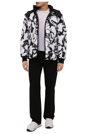 Мужская двусторонняя куртка BOSS черно-белого цвета, арт. 50460736 | Фото 2 (Рукава: Длинные; Длина (верхняя одежда): Короткие; Материал внешний: Синтетический материал; Кросс-КТ: Куртка; Стили: Спорт-шик; Мужское Кросс-КТ: утепленные куртки)