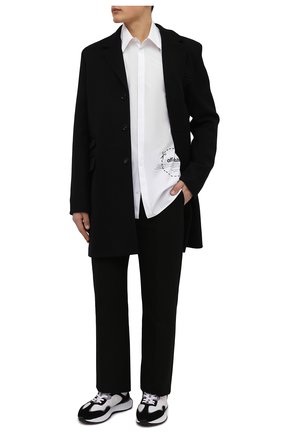Мужская хлопковая рубашка OFF-WHITE белого цвета по цене 51850 руб., арт. 0MGA195F21FAB001 | Фото 2 Мужская хлопковая рубашка OFF-WHITE белого цвета, арт. 0MGA195F21FAB001 | Фото 2 (Материал внешний: Хлопок; Длина (для топов): Удлиненные; Рукава: Длинные; Случай: Повседневный; Принт: С принтом; Манжеты: На пуговицах; Стили: Минимализм; Воротник: Кент)