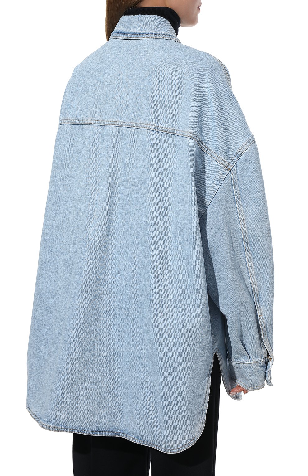 Женская джинсовая рубашка THE ATTICO голубого цвета, арт. 221WCC33/D030 | Фото 4 (Рукава: Длинные; Кросс-КТ: Деним; Принт: Без принта; Женское Кросс-КТ: Рубашка-одежда; Стили: Гранж; Длина (для топов): Удлиненные; Материал внешний: Хлопок; Материал подклада: Хлопок)