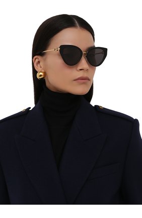 Женские солнцезащитные очки FENDI черного цвета, арт. FE40014U 01A | Фото 2 (Тип очков: С/з; Очки форма: Cat-eye; Оптика Гендер: оптика-женское)