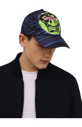 Мужской шелковая бейсболка VERSACE синего цвета по цене 47650 руб., арт. 1001590/1A01916 | Фото 2 Мужской шелковая бейсболка VERSACE синего цвета, арт. 1001590/1A01916 | Фото 2 (Материал: Шелк, Текстиль)