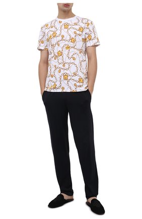 Мужская хлопковая футболка MOSCHINO белого цвета, арт. A1908/8109 | Фото 2 (Материал внешний: Хлопок; Рукава: Короткие; Длина (для топов): Стандартные; Кросс-КТ: домашняя одежда)
