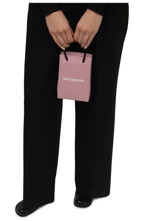 Кожаный чехол shopping для телефона BALENCIAGA розового цвета по цене 66600 руб., арт. 593826/0AI2N | Фото 2 Кожаный чехол shopping для телефона BALENCIAGA розового цвета, арт. 593826/0AI2N | Фото 2 (Женское Кросс-КТ: Кожа iPhone)