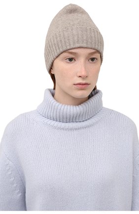 Женская кашемировая шапка ALLUDE бежевого цвета, арт. 215/11245 | Фото 2 (Материал: Кашемир, Шерсть, Текстиль)