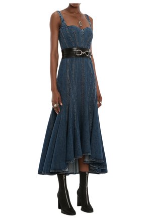 Женское джинсовое платье ALEXANDER MCQUEEN синего цвета по цене 171000 руб., арт. 682942/QMABP | Фото 2 Женское джинсовое платье ALEXANDER MCQUEEN синего цвета, арт. 682942/QMABP | Фото 2 (Материал внешний: Хлопок; Женское Кросс-КТ: Платье-одежда, Сарафаны; Длина Ж (юбки, платья, шорты): Миди; Кросс-КТ: Деним; Случай: Повседневный; Стили: Гранж)