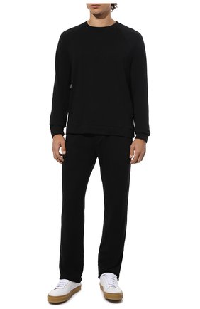 Мужские хлопковые брюки JAMES PERSE черного цвета, арт. MXA1352 | Фото 2 (Материал внешний: Хлопок; Длина (брюки, джинсы): Стандартные; Случай: Повседневный; Стили: Спорт-шик)
