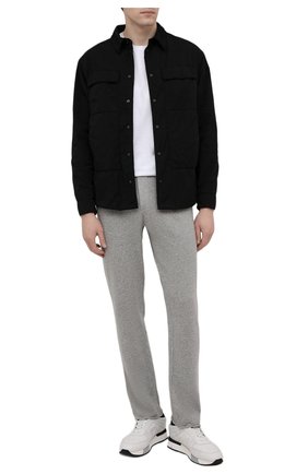 Мужские хлопковые брюки JAMES PERSE серого цвета, арт. MXI1352 | Фото 2 (Материал внешний: Хлопок; Длина (брюки, джинсы): Стандартные; Случай: Повседневный; Стили: Спорт-шик)