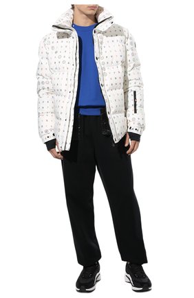 Мужская пуховая куртка arlaz 3 moncler grenoble MONCLER GENIUS кремвого цвета по цене 177000 руб., арт. G2-097-1A000-46-595L3 | Фото 2 Мужская пуховая куртка arlaz 3 moncler grenoble MONCLER GENIUS кремвого цвета, арт. G2-097-1A000-46-595L3 | Фото 2 (Материал подклада: Синтетический материал; Рукава: Длинные; Длина (верхняя одежда): Короткие; Материал утеплителя: Пух и перо; Материал внешний: Синтетический материал; Мужское Кросс-КТ: пуховик-короткий; Кросс-КТ: Куртка, другое; Стили: Спорт-шик)