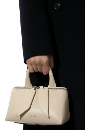 Женская сумка friday THE ATTICO кремвого цвета, арт. 221WAH02/L019 | Фото 2 (Ремень/цепочка: На ремешке; Материал: Натуральная кожа; Размер: mini; Сумки-технические: Сумки top-handle)