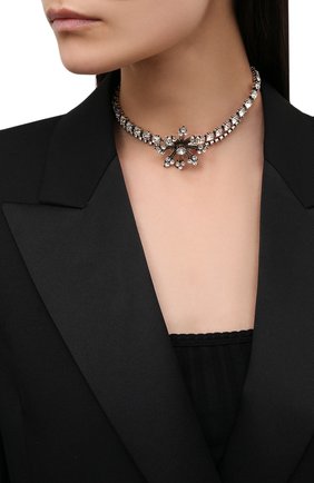 Женское колье SAINT LAURENT серебряного цвета по цене 0 руб., арт. 671364/Y1526 | Фото 2 Женское колье SAINT LAURENT серебряного цвета, арт. 671364/Y1526 | Фото 2 (Материал: Металл)