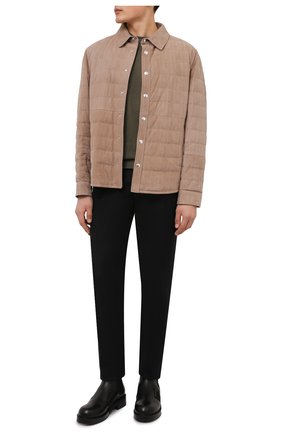 Мужская пуховая куртка BRUNELLO CUCINELLI бежевого цвета по цене 524500 руб., арт. MPR0N1778 | Фото 2 Мужская пуховая куртка BRUNELLO CUCINELLI бежевого цвета, арт. MPR0N1778 | Фото 2 (Материал утеплителя: Пух и перо; Длина (верхняя одежда): Короткие; Материал подклада: Синтетический материал; Рукава: Длинные; Мужское Кросс-КТ: Кожа и замша, пуховик-короткий; Кросс-КТ: Куртка; Материал внешний: Замша, Натуральная кожа; Стили: Кэжуэл)