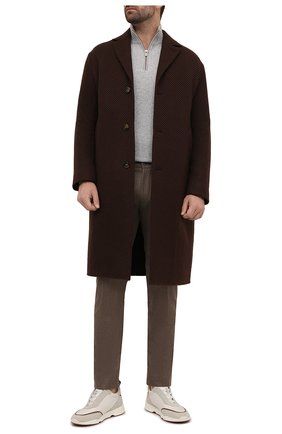 Мужской кашемировый джемпер BRUNELLO CUCINELLI светло-серого цвета по цене 85600 руб., арт. M2200124 | Фото 2 Мужской кашемировый джемпер BRUNELLO CUCINELLI светло-серого цвета, арт. M2200124 | Фото 2 (Рукава: Длинные; Материал внешний: Шерсть, Кашемир; Длина (для топов): Стандартные; Мужское Кросс-КТ: Джемперы; Вырез: Круглый; Принт: Без принта; Стили: Кэжуэл)
