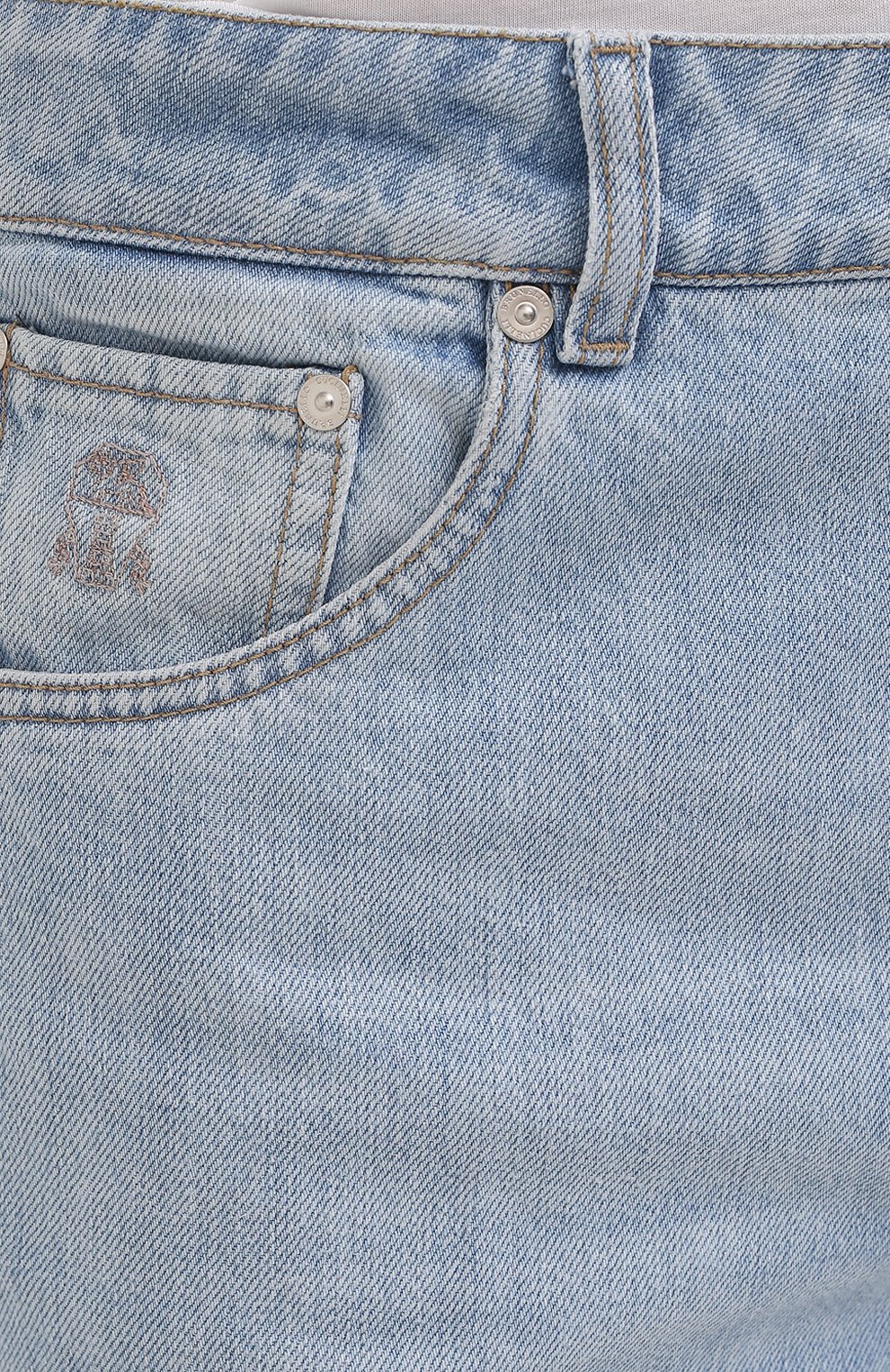Мужские джинсы BRUNELLO CUCINELLI голубого цвета, арт. MA095C3000 | Фото 5 (Силуэт М (брюки): Прямые; Кросс-КТ: Деним; Длина (брюки, джинсы): Стандартные; Материал внешний: Хлопок, Деним; Стили: Кэжуэл)