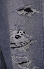 Мужские джинсы BALENCIAGA синего цвета, арт. 675336/TLV86 | Фото 5 (Силуэт М (брюки): Широкие; Кросс-КТ: Деним; Длина (брюки, джинсы): Стандартные; Стили: Гранж; Материал внешний: Хлопок, Деним; Детали: Потертости)