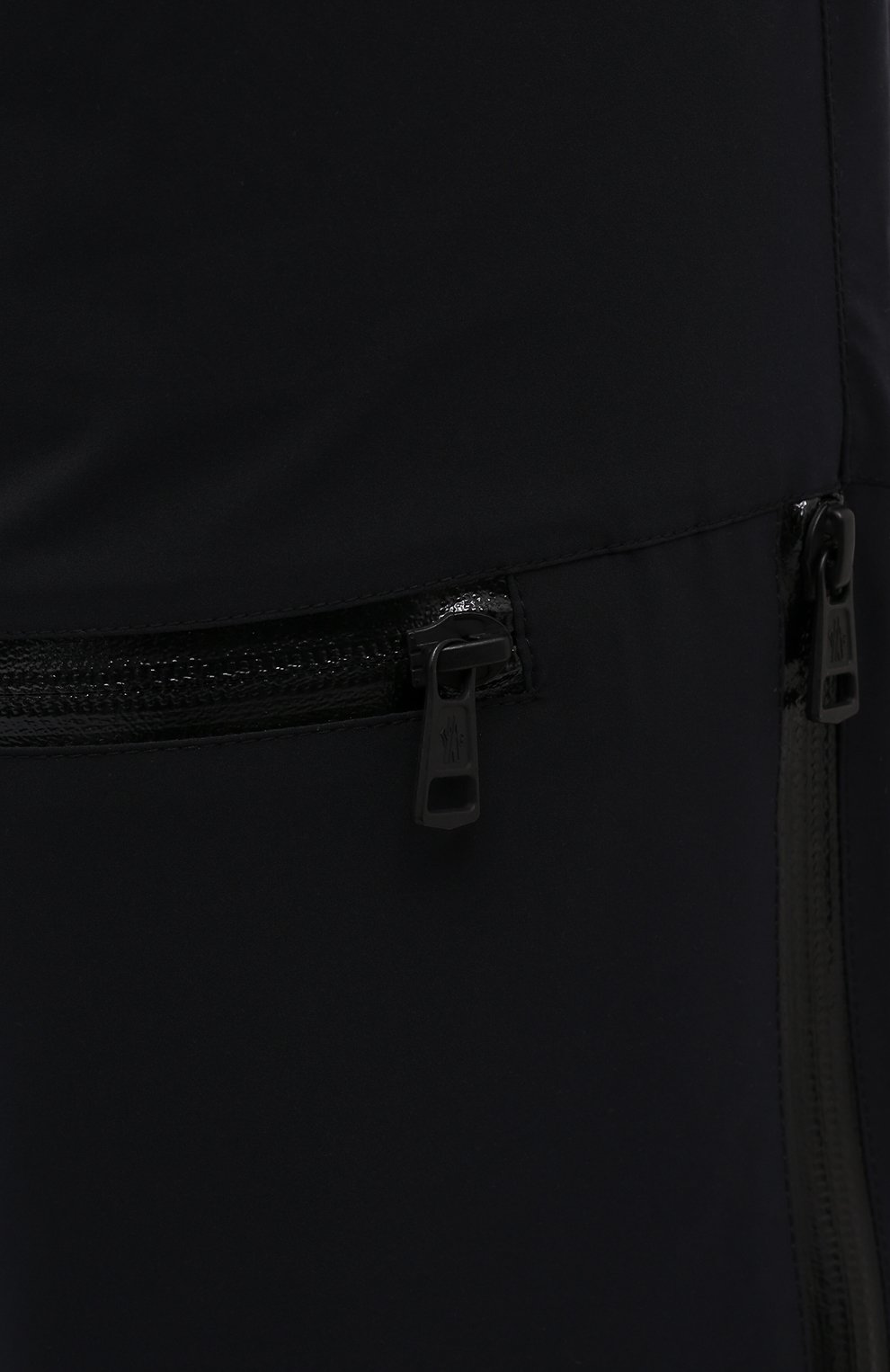 Мужские джоггеры MONCLER черного цвета, арт. G2-091-2A000-10-595DE | Фото 5 (Длина (брюки, джинсы): Стандартные; Материал внешний: Синтетический материал; Стили: Спорт-шик; Силуэт М (брюки): Джоггеры)