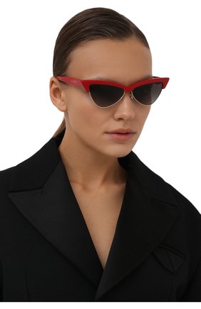 Женские солнцезащитные очки VALENTINO красного цвета, арт. 4102-51108G | Фото 2 (Тип очков: С/з; Очки форма: Cat-eye; Оптика Гендер: оптика-женское)