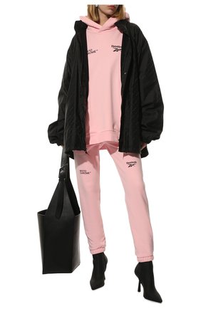 Женский хлопковое худи reebok x monochrome REEBOK розового цвета по цене 13999 руб., арт. HE0786 | Фото 2 Женский хлопковое худи reebok x monochrome REEBOK розового цвета, арт. HE0786 | Фото 2 (Длина (для топов): Удлиненные; Материал внешний: Хлопок; Рукава: Длинные; Стили: Спорт-шик; Женское Кросс-КТ: Худи-одежда)