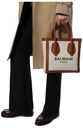 Женский сумка-тоут b-army 23 BALMAIN бежевого цвета по цене 59950 руб., арт. XN1FA660/TCFN | Фото 2 Женский сумка-тоут b-army 23 BALMAIN бежевого цвета, арт. XN1FA660/TCFN | Фото 2 (Сумки-технические: Сумки-шопперы; Ремень/цепочка: На ремешке; Материал: Текстиль; Размер: small)